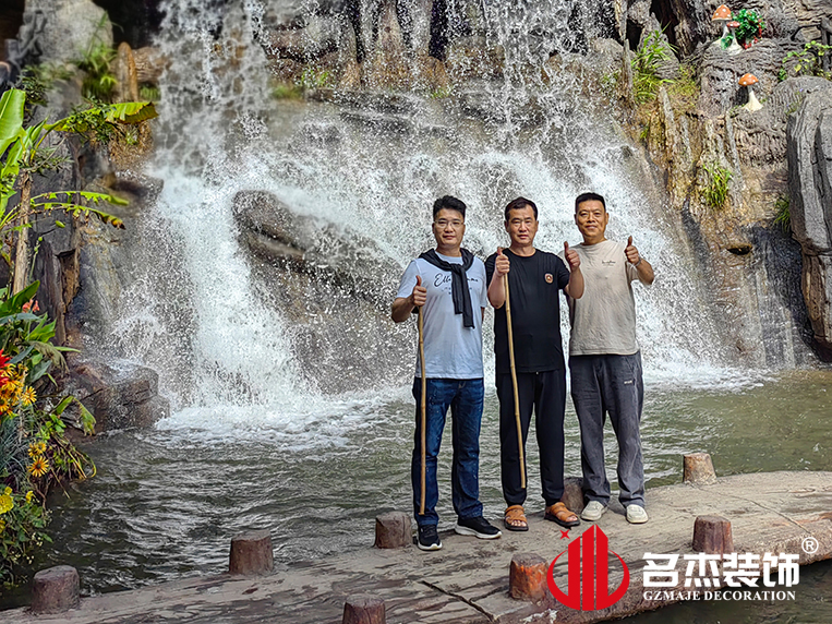 Ag亚洲集团装饰团队合影